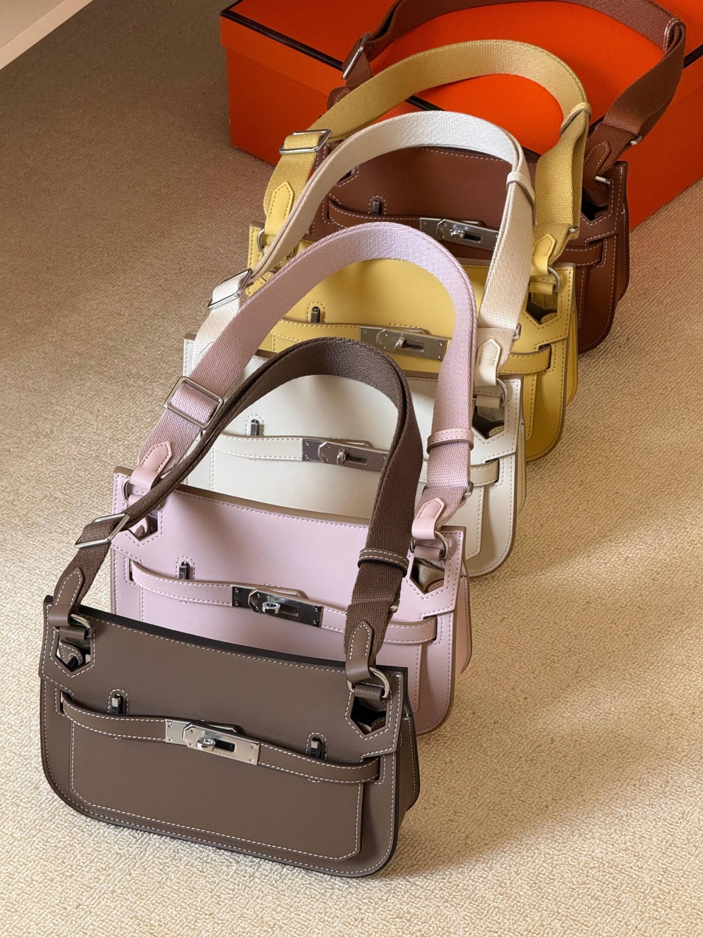Hermes jypsiere 22cm💕master quality😍

with box❤️
🎁🎁🎁

380 dhs🪙🌨️

Zain52
♥️♥️♥️