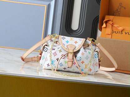 LV
GOOD QUALITY WITH BOX 
120 dhs💓

Zain17
♥️♥️♥️