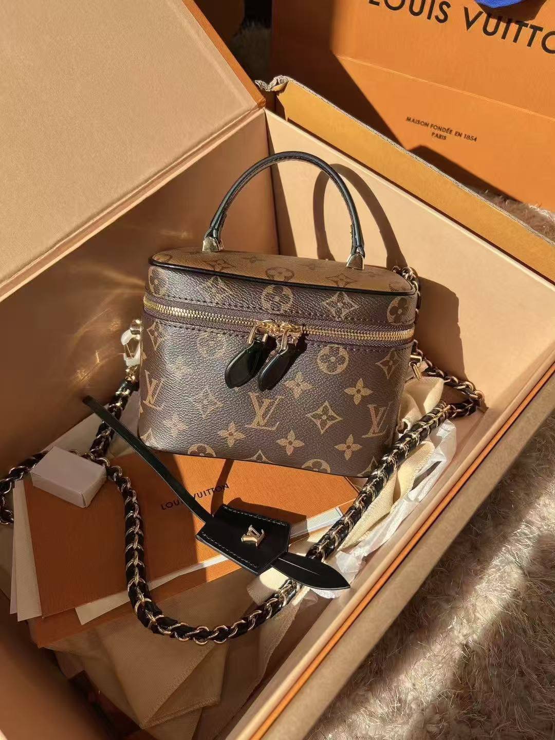 LV

290 dhs🇦🇪🇦🇪

Zain153
♥️♥️♥️