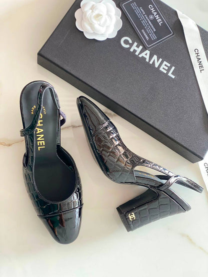 Chanel
AAA master quality 
Size 36……….41 
450 dhs🇦🇪🇦🇪

Zain180
♥️♥️♥️