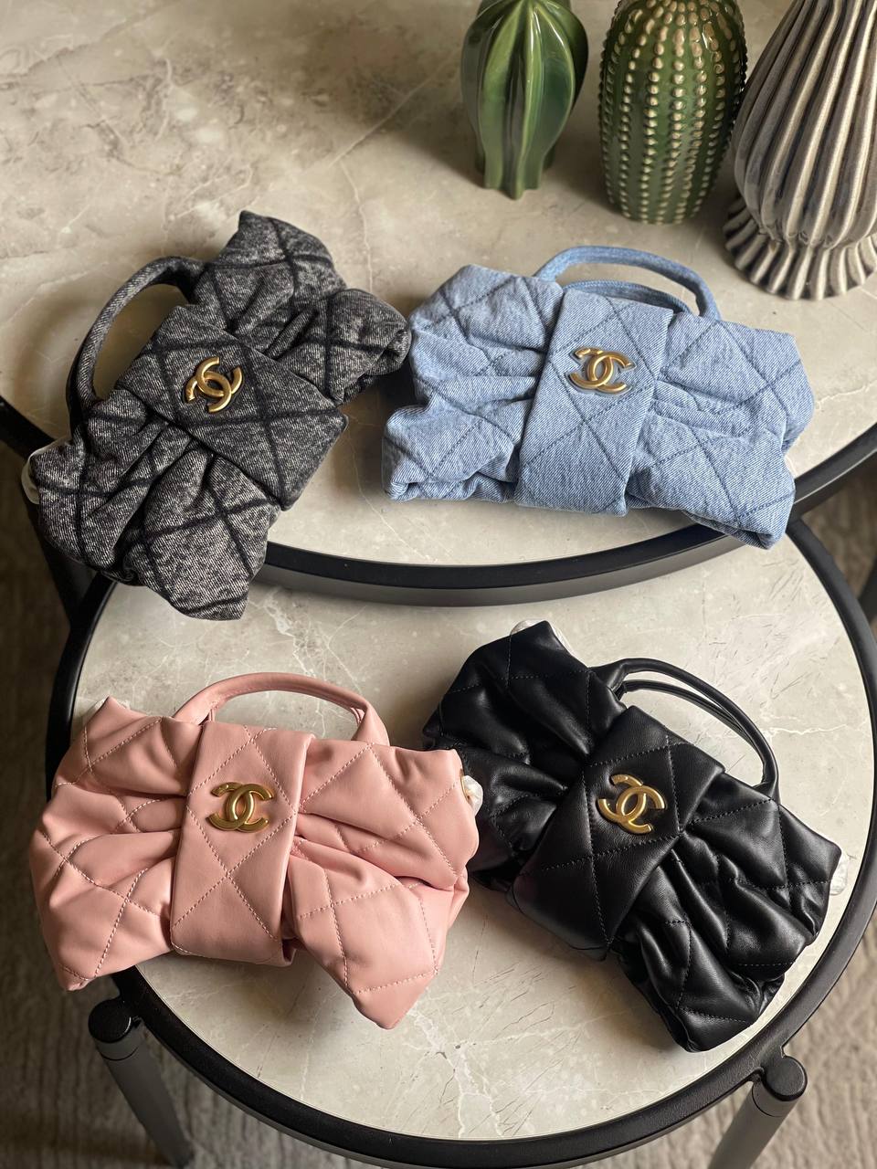 CHANEL ✨
Available original box 📦 
With full packing 🎀🎀
Super high quality 💥💥
For Price 👇 WTSP Text Zain 0568585901

Zain283
♥️♥️♥️