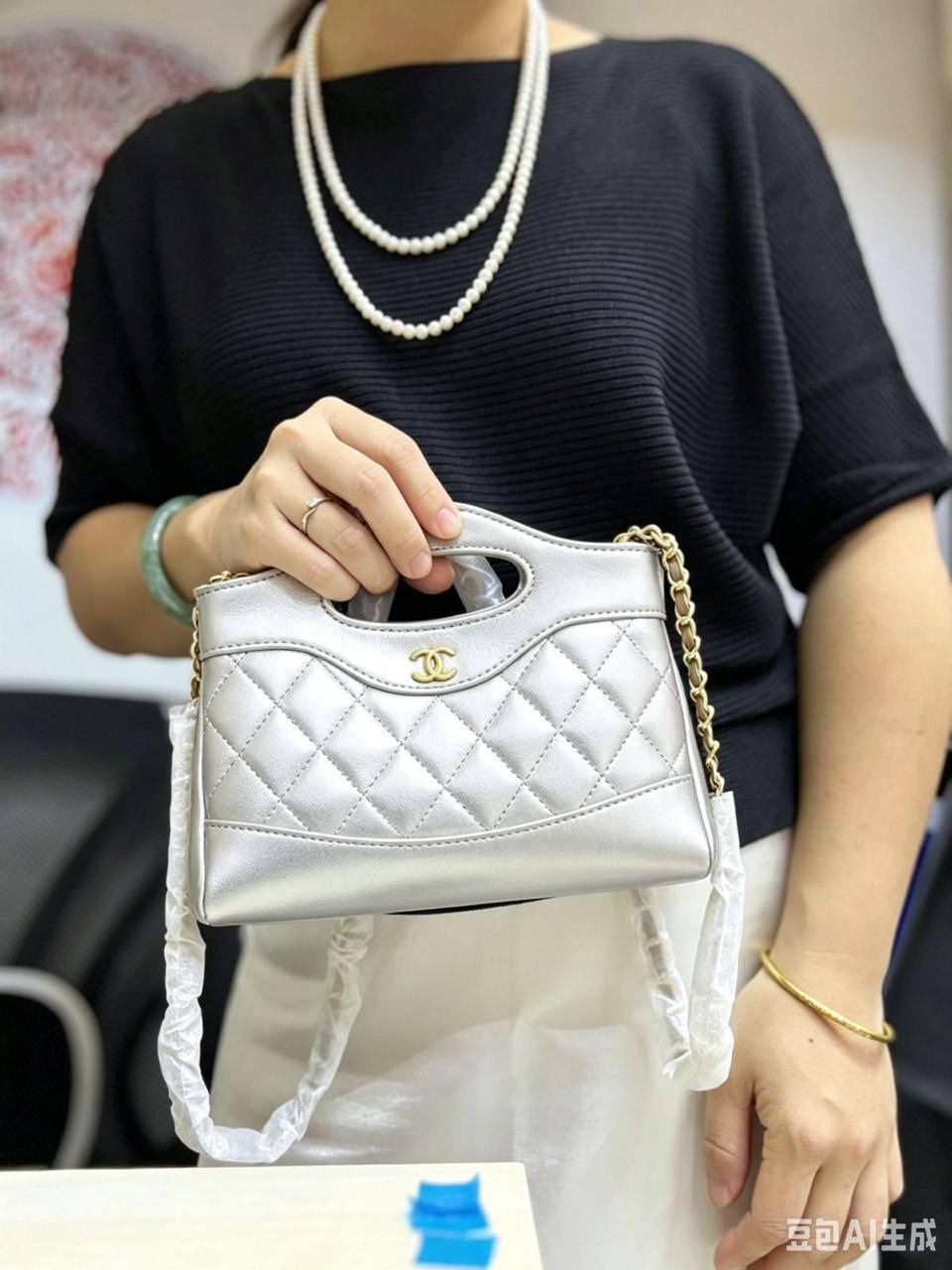 ❤️ Chanel Nano
1⃣️ First quality +🎁
Size: 21 * 18 * 4 cm
95 dhs✅
with box🎁

Zain115
♥️♥️♥️