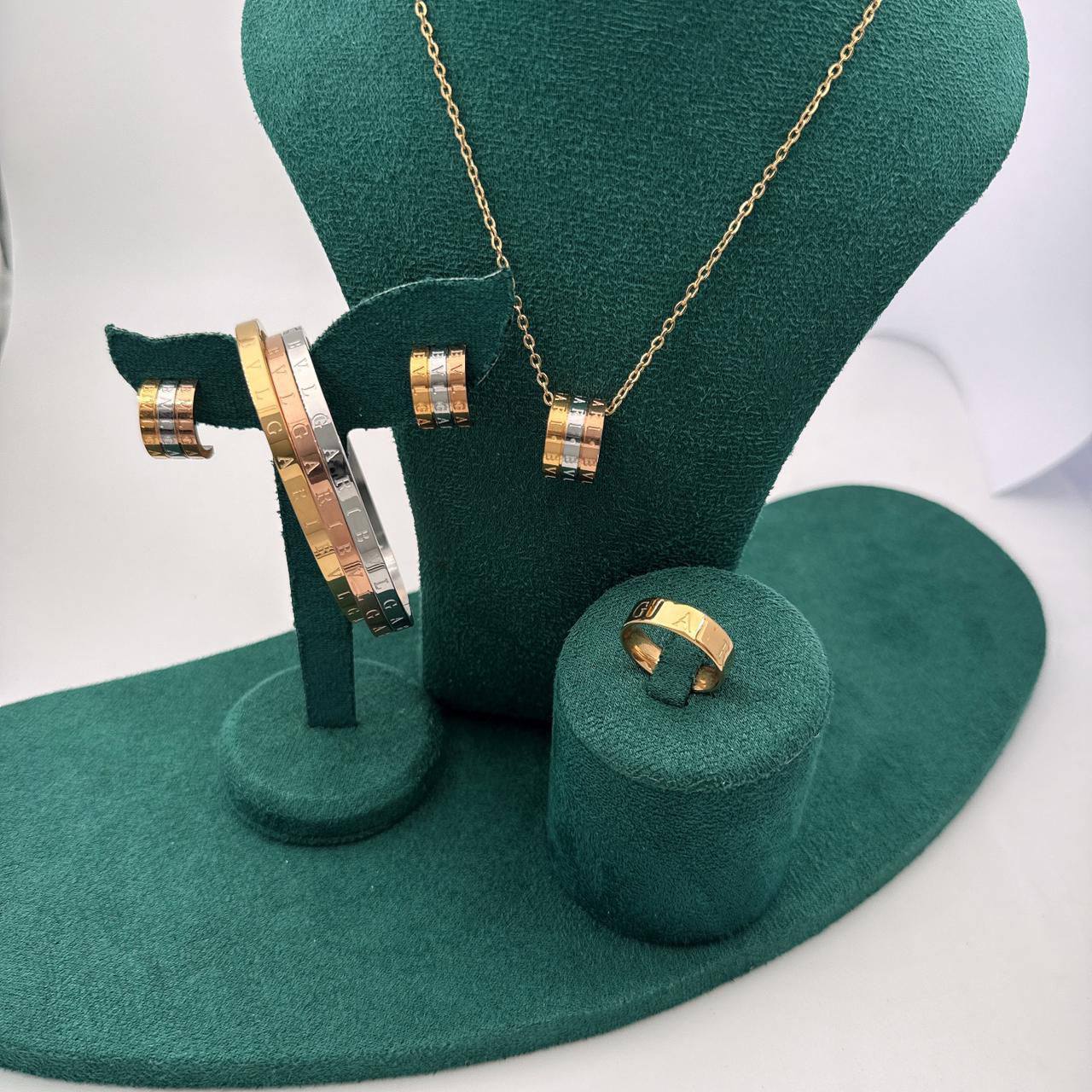 Accessories Set
50 dhs🪙🌨️

Zain45
♥️♥️♥️