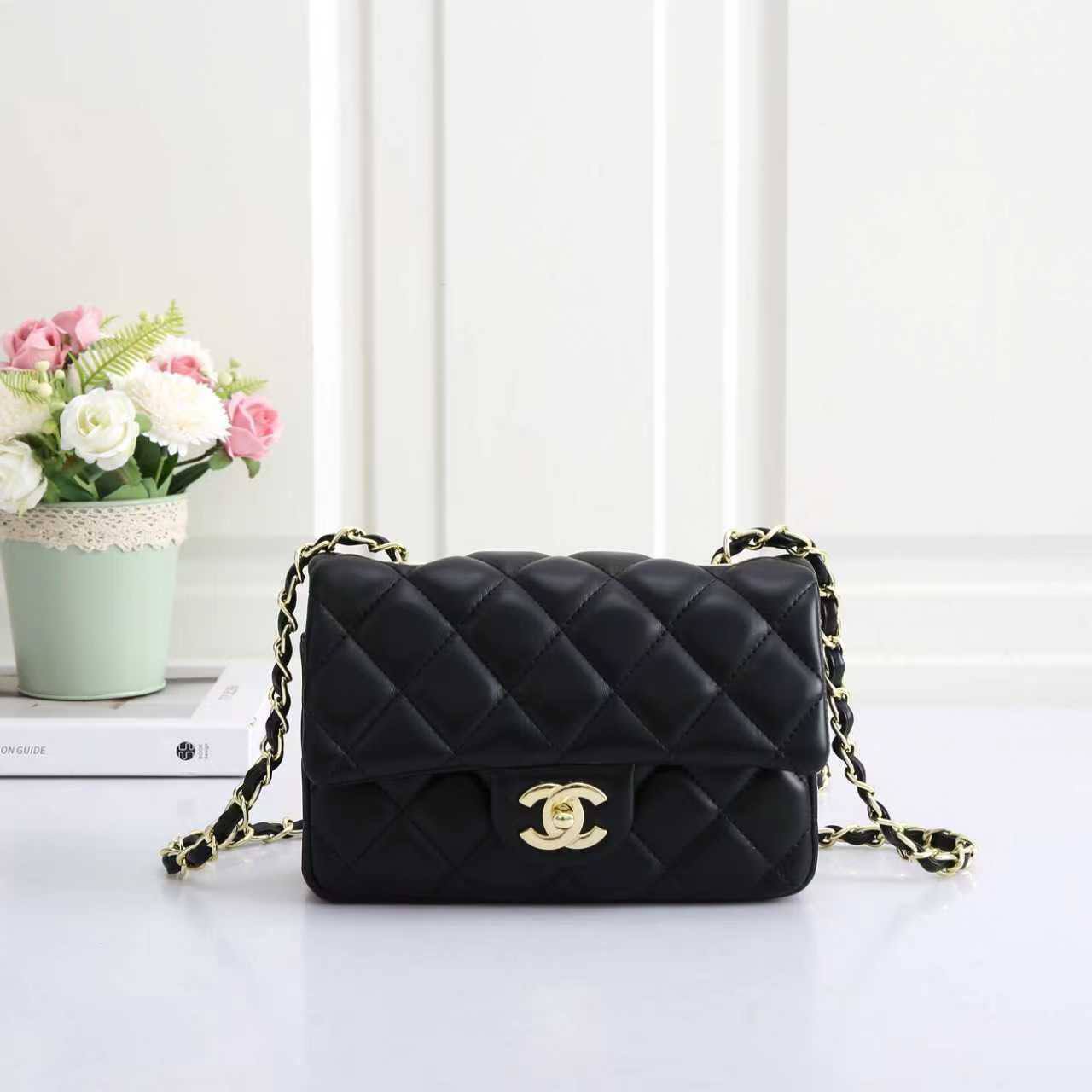 Channel

Best quality

Whith box’s

100 DHS🇦🇪🇦🇪

size 20cm

Zain158
♥️♥️♥️