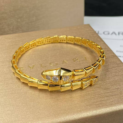 BVLGARI ❤️‍🔥*
Bangle 🦋
Master quality 💯
With normal boxes 📦 
65 dhs❣️
With master box 🗃️ 
115 dhs❣️

Zain216
♥️♥️♥️