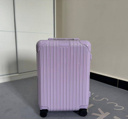 Rimowa Essential 
new came master quality 
480 dhs🌺

Zain39
♥️♥️♥️