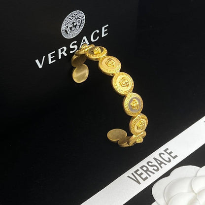 60 dhs❣️ Versace
✨💫⭐

BANGLE
💎
FREE SIZE  
WITH BOX AND PAPER BAG 🎁🛍️

Zain89
♥️♥️♥️