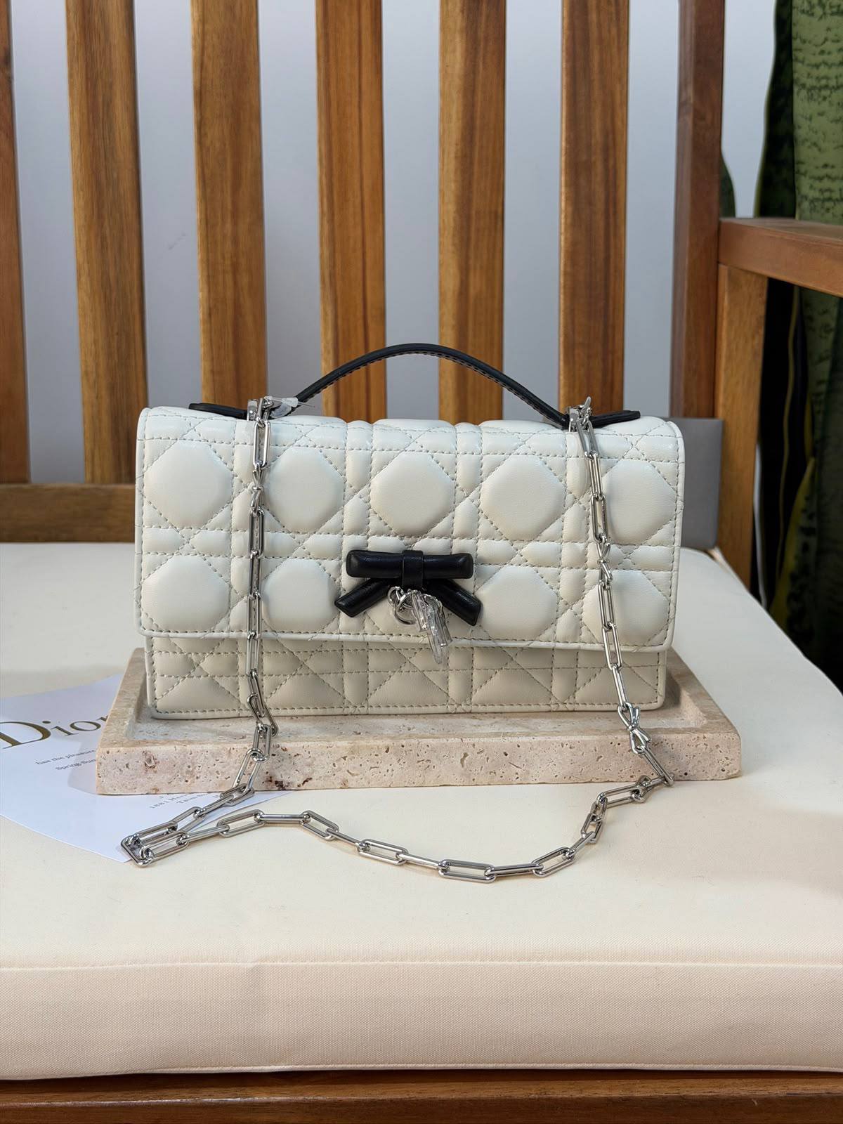 DIOR💫
Super Master Quality ⚡️
Original Packing 🎁
Size 21CM📏

For Price 👇 WhatsApp✅
0568585901 
0507557372
0552275751 Owner Zain 👌

Zain321
♥️♥️♥️