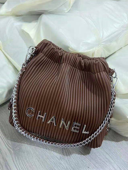 Chanel
95 dhs🪙🌨️
size 25cm

Zain26
♥️♥️♥️