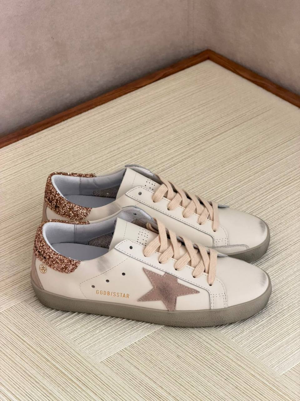 GOLDEN GOOSE 
QUALITY: SUPER MASTER 💥😍
SIZE:36 TO 41🥰

450 dhs🇦🇪🇦🇪

Zain319
♥️♥️♥️