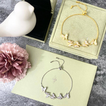 VCA SET 🔥*
Necklace 🌸
Earring 🦋
Bracelet 🐦‍🔥
Master quality 💯
With normal boxes 📦 
140 dhs🪙🌨️
With master box 🗃️ 
180 dhs🪙🌨️

Zain216
♥️♥️♥️