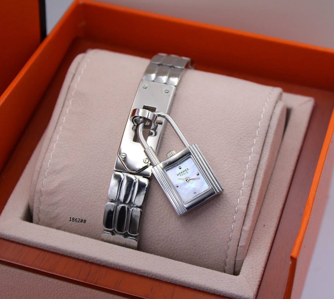 HERMES LADY
350 dhs✅

Zain304
♥️♥️♥️
