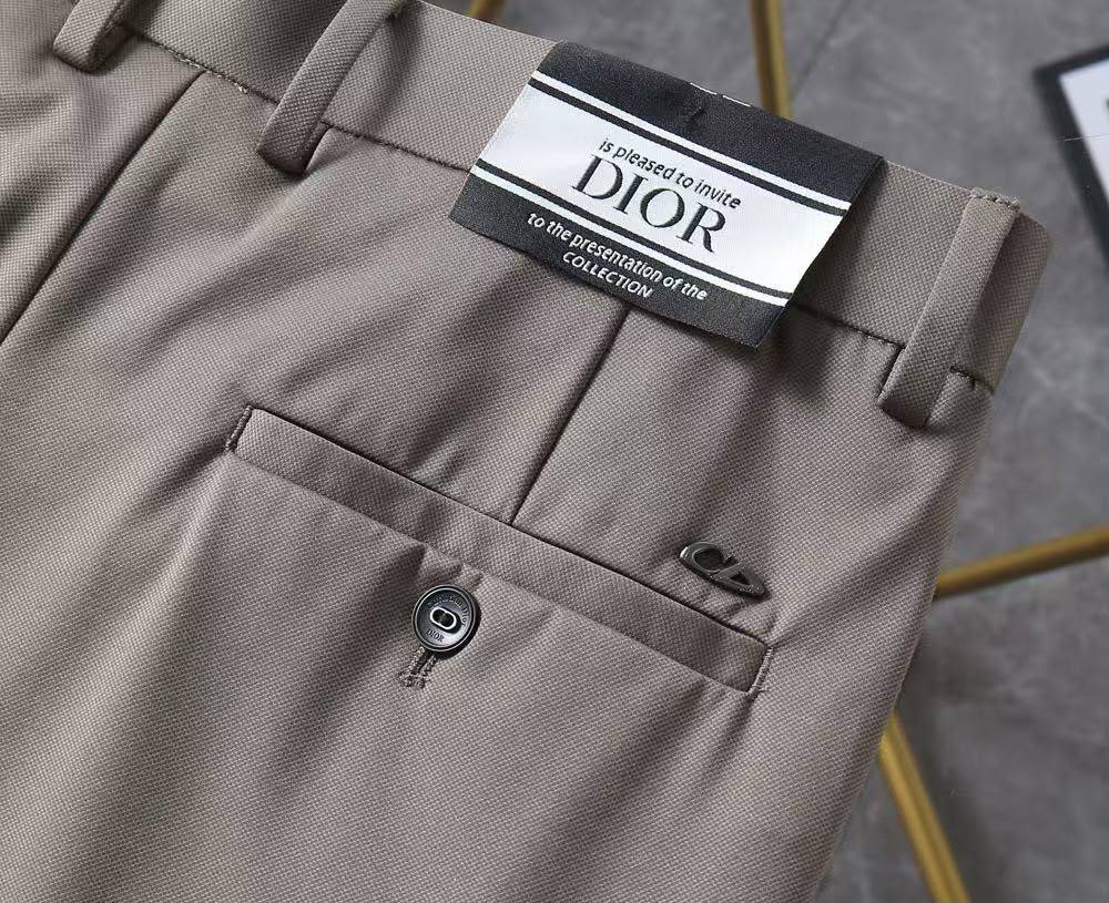 DIOR
Men’s Pant
Master Quality 
32/34/36/38/40
380 dhs✅

Zain276
♥️♥️♥️