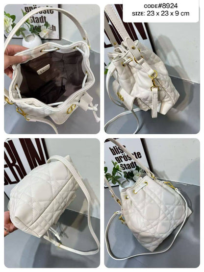 CHRISTIAN DIOR
BUCKET BAG
ᴡɪᴛʜ ʟᴏɴɢ ʙᴇʟᴛ sᴛʀᴀᴘ
sɪᴢᴇ : 23 cm

70 dhs🪙💕

Zain31
♥️♥️♥️