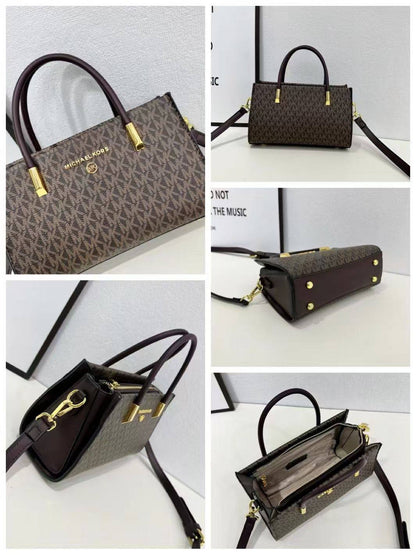 Coach - MK
95 dhs❣️
SIZE：22×9×14cm
good-quality 

with box
🎁🎁🎁

Zain35
Zain115
♥️♥️♥️
