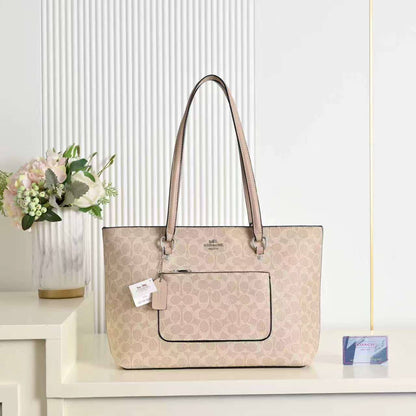 Coach 
85 dhs✅
size 43×10×26cm

Zain42
♥️♥️♥️