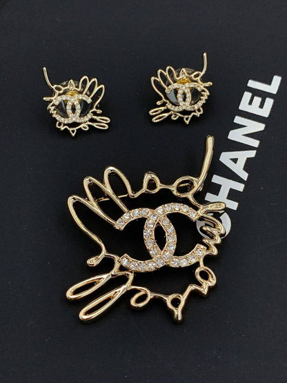 BROOCH 
EARRING 
SET 
MASTER✨💫
115 DHS✅
WITH BOX AND PAPER BAG🎁🛍️

Zain89
♥️♥️♥️
