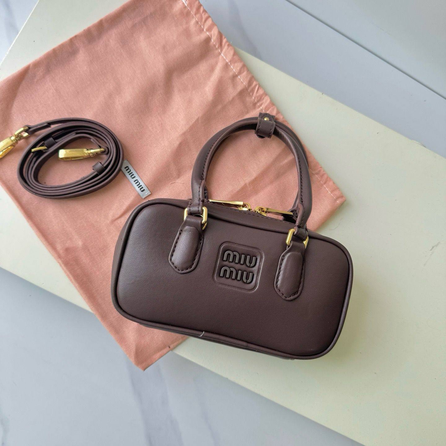 Miu Miu
Master
22cm💕 
280 dhs🌺
with Box 🗃️

Zain228
♥️♥️♥️