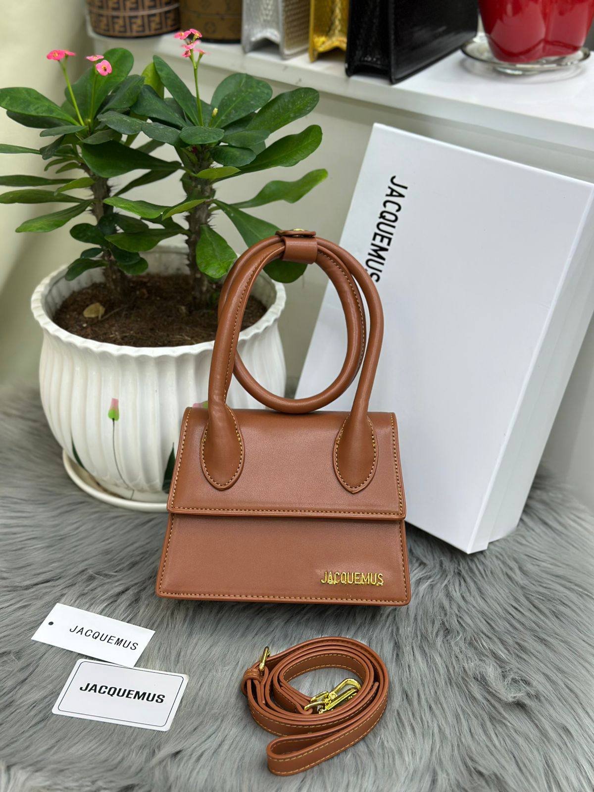 FENDI
SIZE  ……… 27 CM 🥰
95 dhs❣️
with BOX🌷

Zain51
♥️♥️♥️