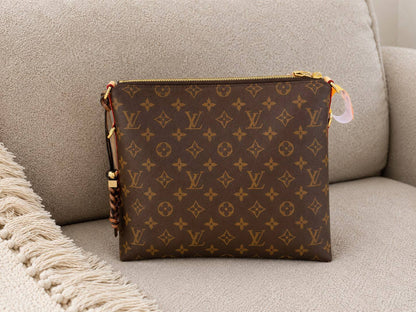 LV 
SUPER MASTER QUALITY 
AVAILABLE

For Price 👇 WhatsApp✅
0568585901 
0507557372
0552275751 Owner Zain 👌

Zain322
♥️♥️♥️