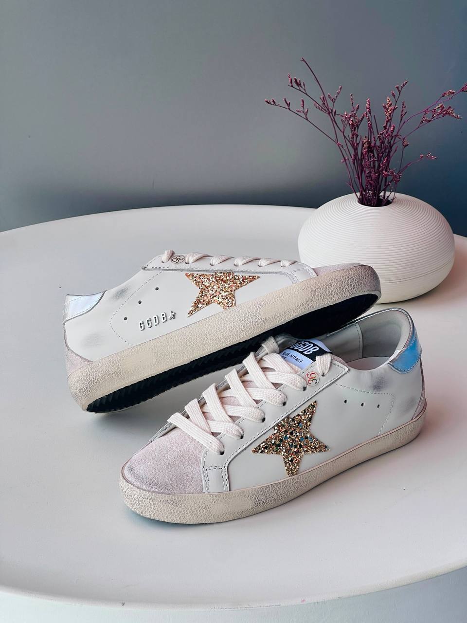 GOLDEN GOOSE✨⭐️
Size 36-41
_Super master high quality_🪡
450 dhs💓

Zain176
♥️♥️♥️
