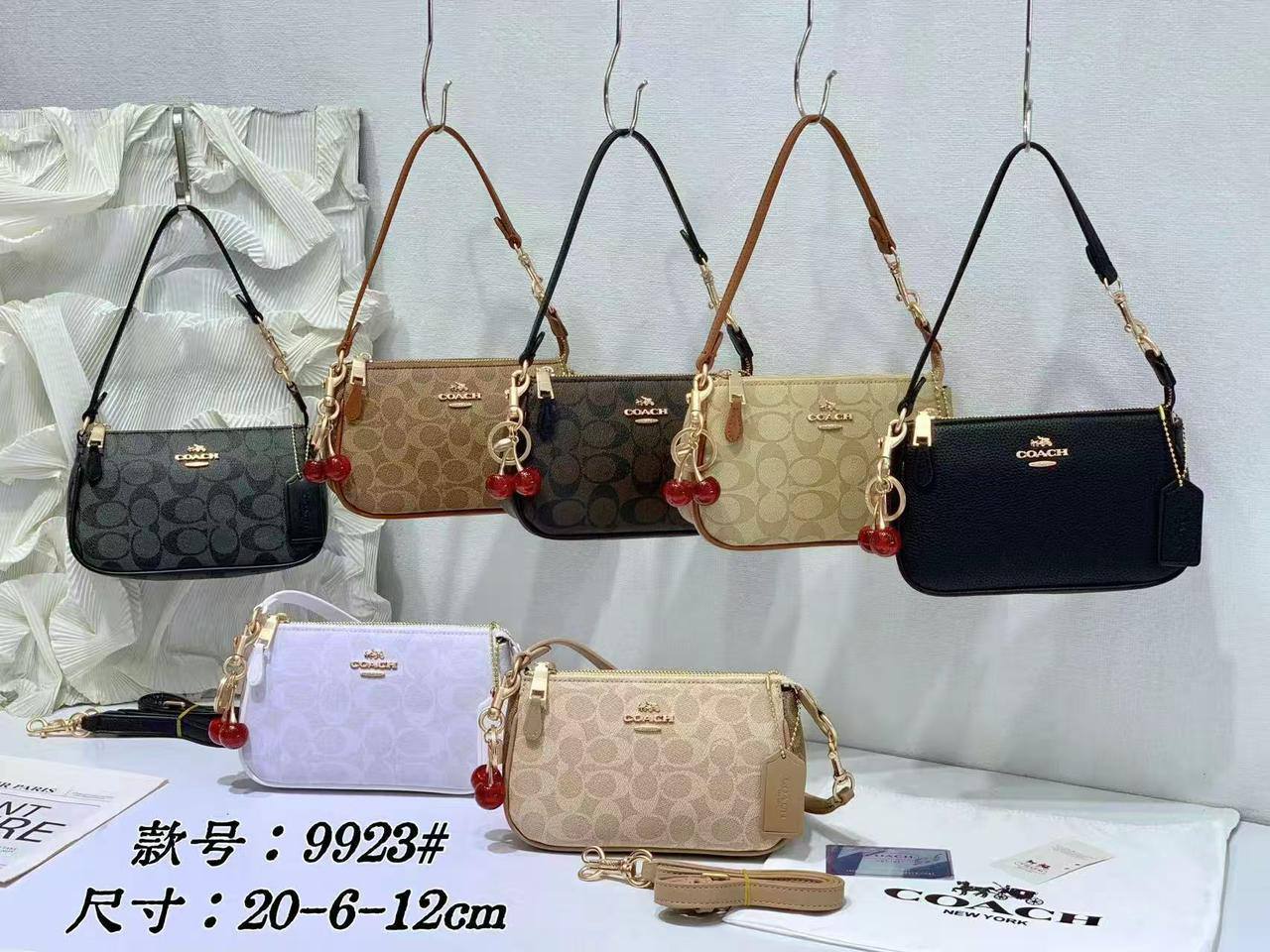 Coach 
95 dhs❣️
with box 
🎁🎁🎁

Good quality

Zain253
♥️♥️♥️