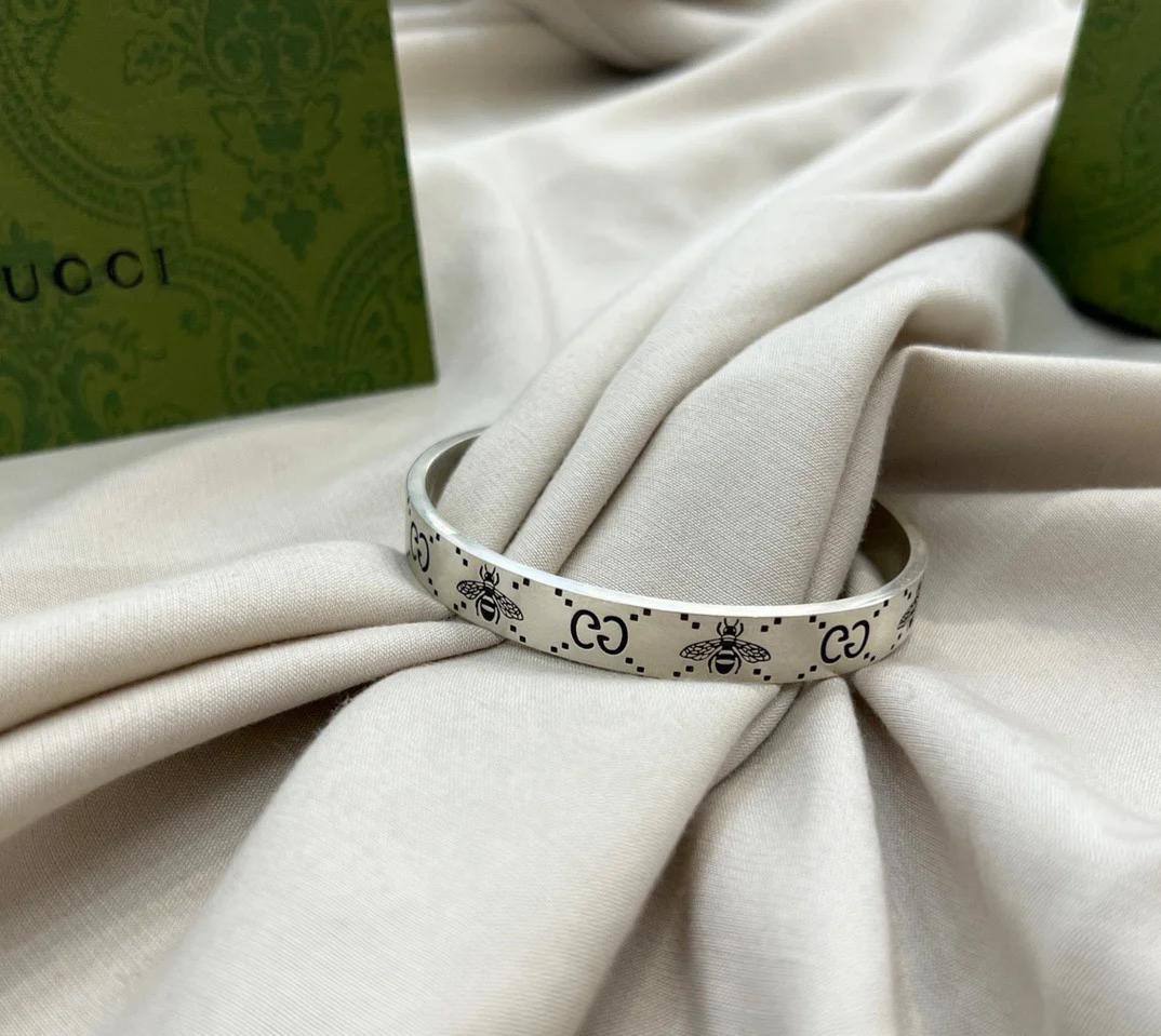 GUCCI
Bangle 
Master💕
55 dhs🪙💕

Zain263
♥️♥️♥️