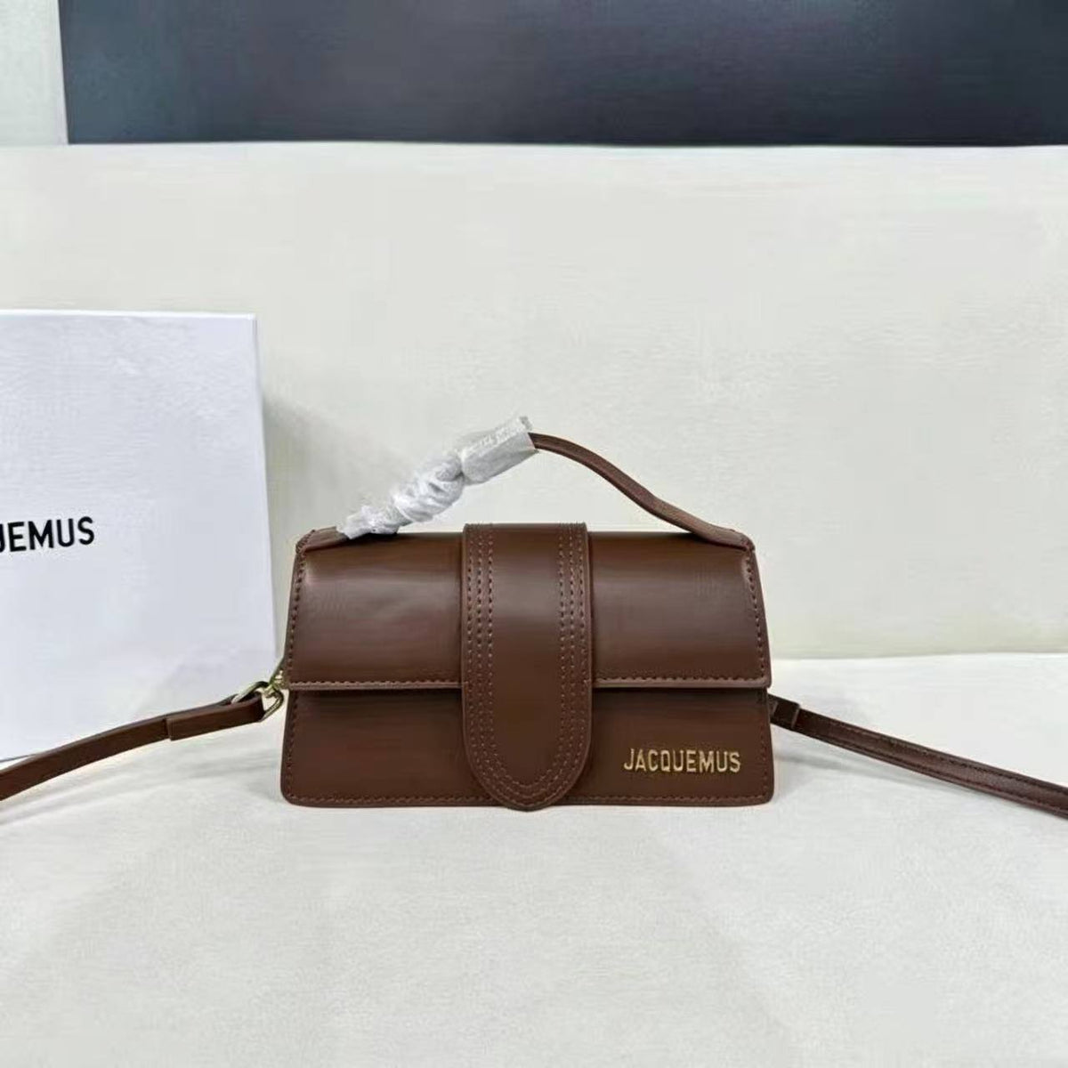 JACQUEMUS

Best quality 

with box

115 dhs🇦🇪🇦🇪

size 24CM

Zain290
♥️♥️♥️