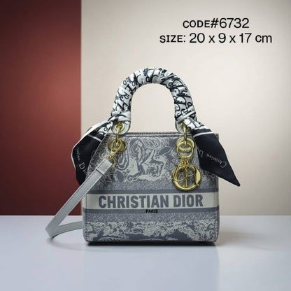 CHRISTIAN LADY DIOR
ᴄᴀɴᴠᴀs ᴏʙʟɪǫᴜᴇ ᴍᴀᴛᴇʀɪᴀʟ
ᴀɴᴅ ʟᴇᴀᴛʜᴇʀ ᴍᴀᴛᴇʀɪᴀʟ
ɢᴏʟᴅ ʜᴀʀᴅᴡᴀʀᴇ
sɪᴢᴇ: 20 cm

75 dhs❣️

Zain31
♥️♥️♥️
