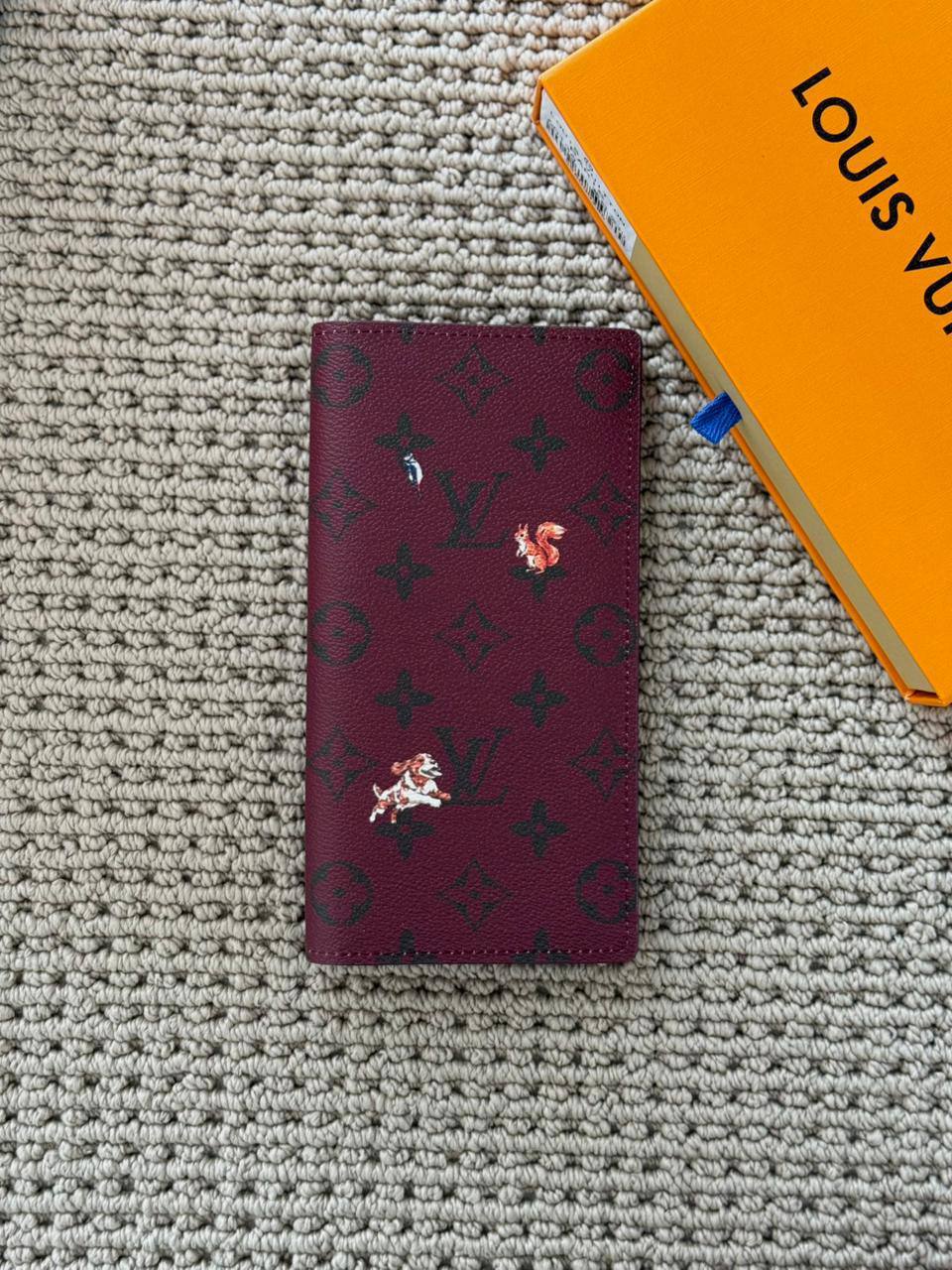 LV
*New Long wallet* 
*Master quality*
230 dhs💓

Zain179
♥️♥️♥️