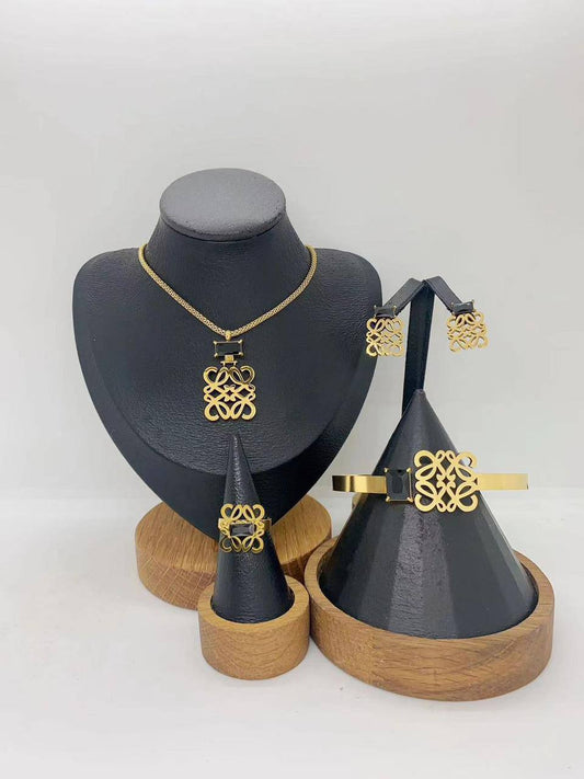 *Stainless steel SET 💯*
Necklace ❤️‍🩹
Earring 🍁
Breslat ❣️
Ring 💍 free size
With normal boxes 📦 
And paper bag 🛍️
45 dhs🪙🌨️

Zain216
♥️♥️♥️