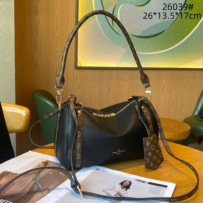 LV
High quality
With box 🎁

110 dhs✅

Zain136
♥️♥️♥️