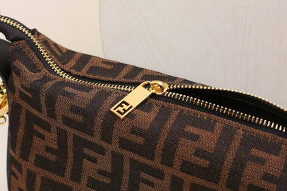 Fendi
100 dhs✅
Size：15CM
Good-quality with box

Zain35
♥️♥️♥️