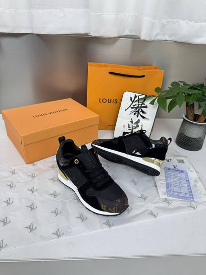 LV SHOES 
GOOD QUALITY 
140 dhs🪙💕
Size 36 TO 41

Zain40
♥️♥️♥️