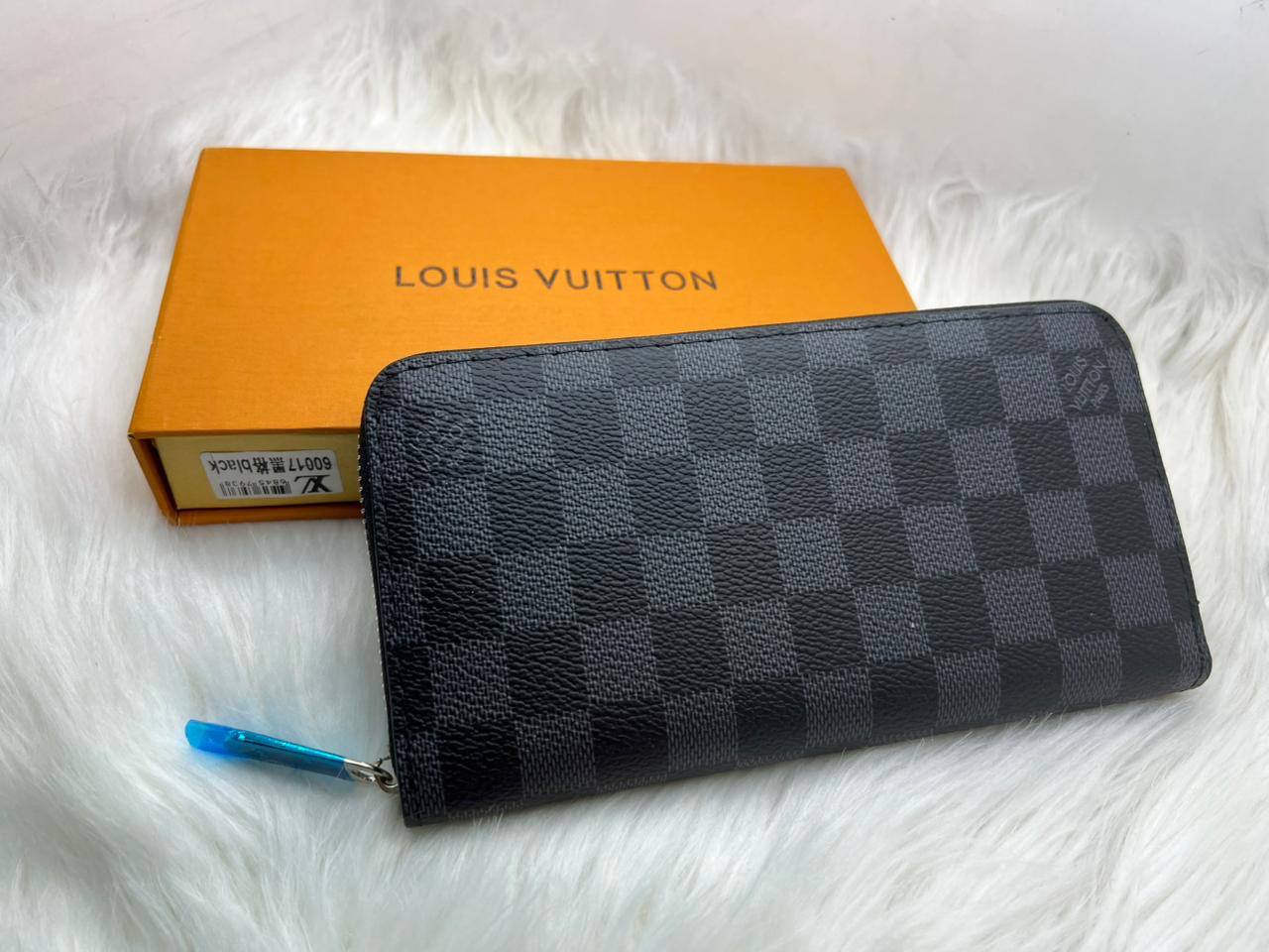 LV Wallets
45 dhs✅

Zain182
♥️♥️♥️