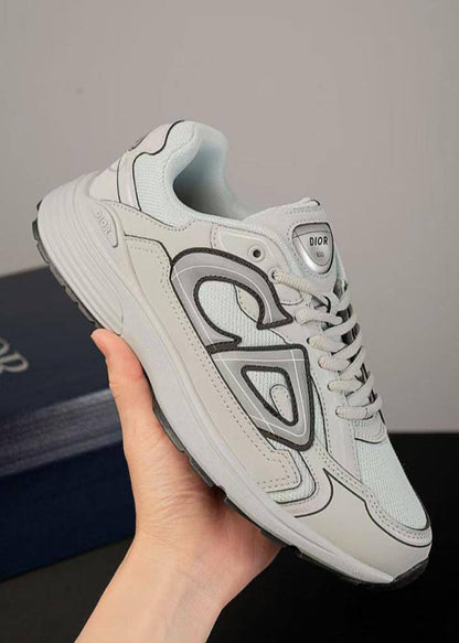 Dior

Size  39 to 45
140 dhs❣️

Zain241
♥️♥️♥️