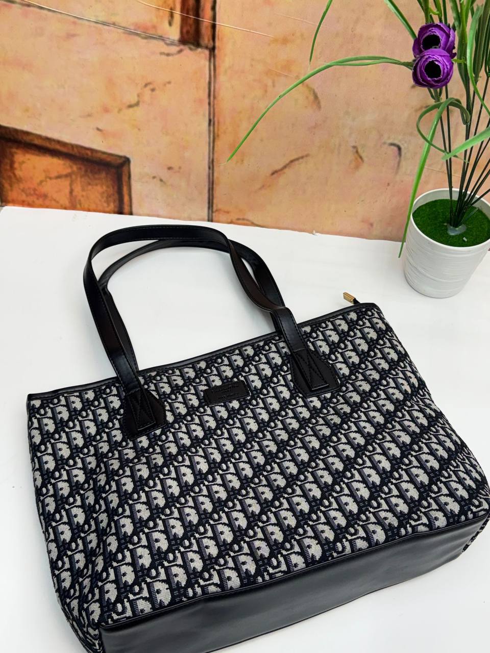 Dior - LV 
60 dhs🪙🖤

Zain177
♥️♥️♥️