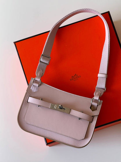 Hermes jypsiere 22cm💕master quality😍with box❤️
380 dhs🇦🇪🇦🇪

Zain52
♥️♥️♥️