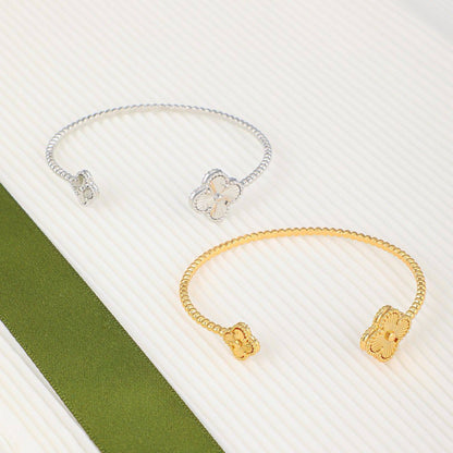 VCA ❤️‍🔥*
Bangle ✨
Master quality 💯
With normal boxes 🗃️ 
60 dhs✅
With master box 📦 
90 dhs✅

Zain216
♥️♥️♥️