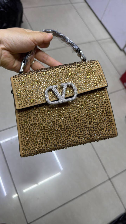 Valentino / Prada / Fendi
1⃣️First quality 

Size : 26 *19 cm

85 dhs✅

with 🖤 box🎁

Zain115
♥️♥️♥️