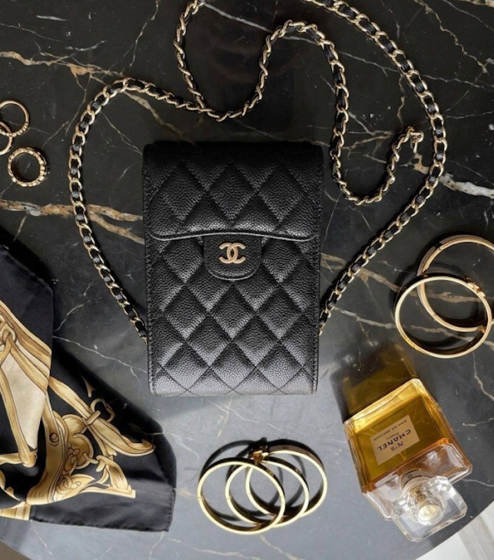 Chanel
phone Bag

with box🎁🎁🎁

75 dhs✅

Zain90
♥️♥️♥️