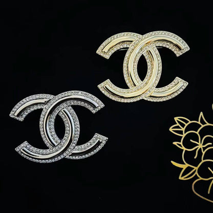 BROOCH🦋*
Good quality 🍁
With black boxes 📦 
20 dhs💓

With normal box 🗃️ 
And paper bag 🛍️
35 dhs💓

Zain216
♥️♥️♥️