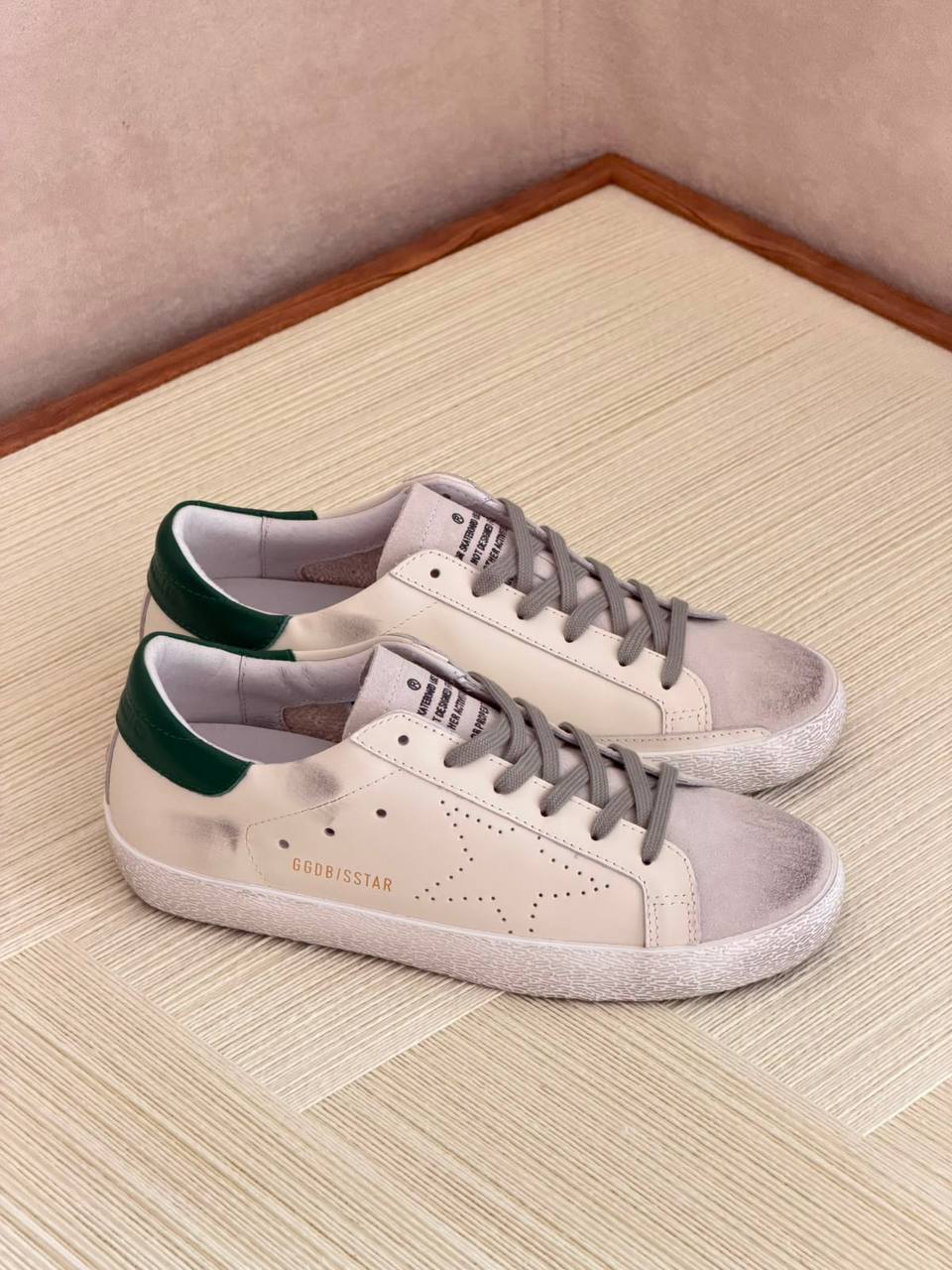 GOLDEN GOOSE 
QUALITY: SUPER MASTER 💥😍
SIZE:36 TO 41🥰

450 dhs🇦🇪🇦🇪

Zain319
♥️♥️♥️