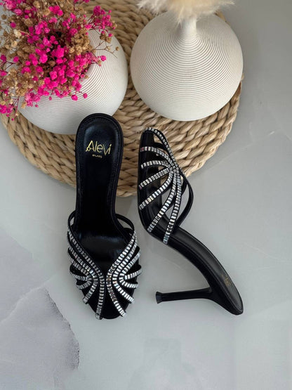Alevi
*Vip quality* 
*Size:36 to 41* 
450 dhs✅

Zain113
♥️♥️♥️