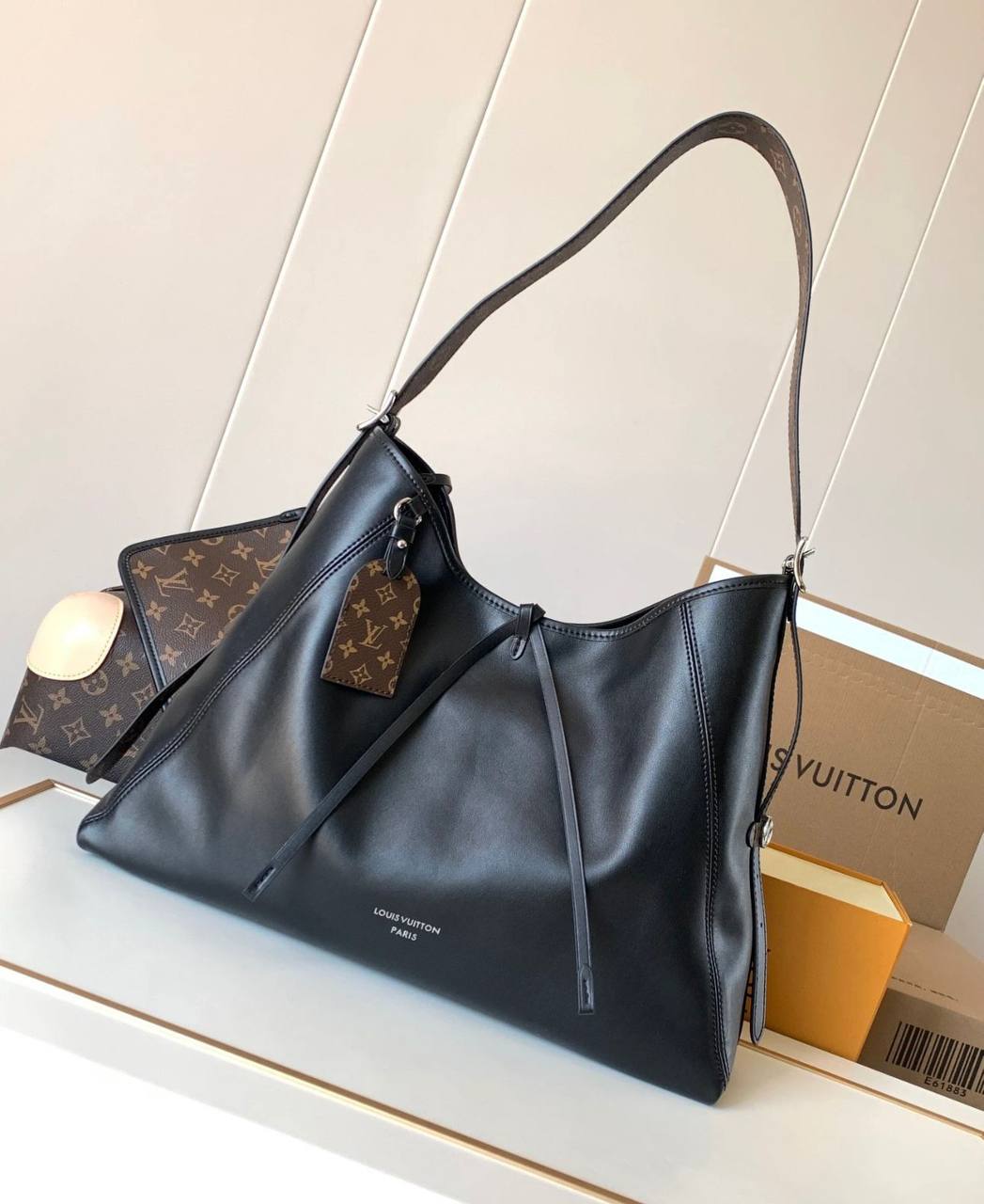 LV

MASTER QUALITY 

WITH DOUBLE BOX 
🎁🎁🎁

300 dhs🪙🖤

Zain39
♥️♥️♥️