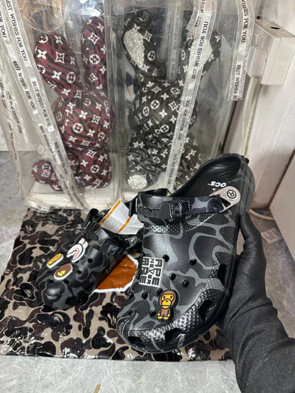 Crocs x A Bathing Ape Clog "Blue Camo Black ⚫️ 
36-46 AVAILABLE 
150 dhs💓

Zain242
♥️♥️♥️