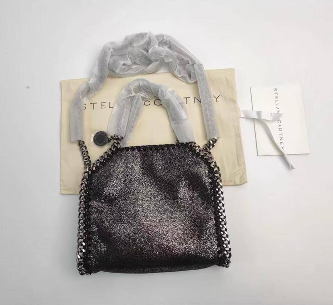 Stella McCartney
110 dhs🇦🇪🇦🇪
size 19×19×3cm
With box

Zain42
♥️♥️♥️