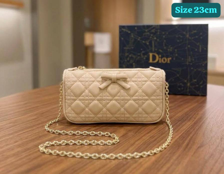 Dior
Best quality

With box’s
🎁🎁🎁

120 dhs💓
size 25cm

Zain158
♥️♥️♥️