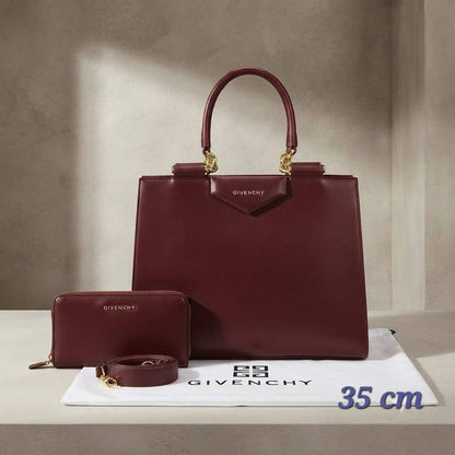 GIVENCHY Antigona Handbag
With Zipper Long Wallet
And Long Belt Strap
Gold Hardware
Size : 35 cm

120 dhs🇦🇪🇦🇪

Zain239
♥️♥️♥️