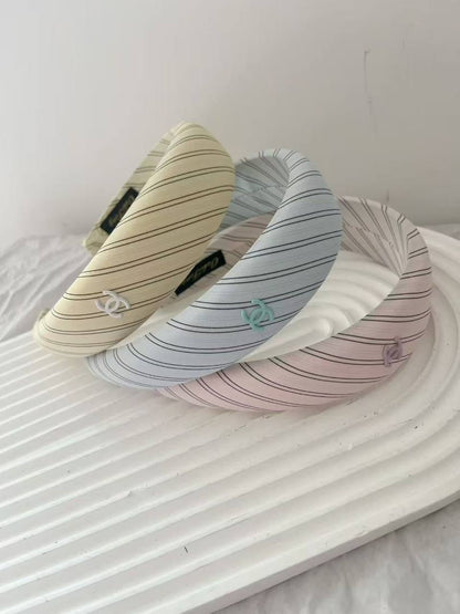 *Headband 😍*
good quality 💯
With paper bag🛍️
20 dhs🇦🇪🇦🇪

With master box 📦 
40 dhs🇦🇪🇦🇪

Zain216
♥️♥️♥️